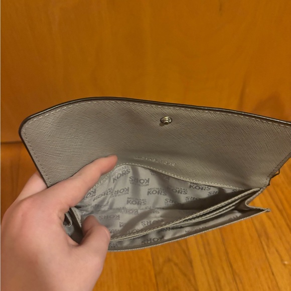 Michael Kors Wallet Grey Excellent Condition - Picture 8 of 9